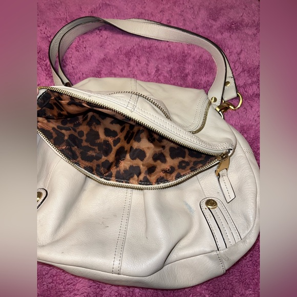 B. Makowsky Large w/ Flap zippered storage Purse Beige Soft Genuine Leather - Picture 6 of 13